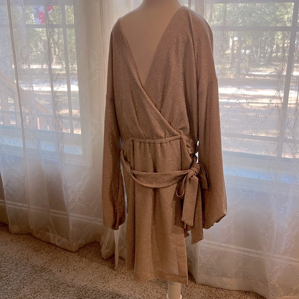NWT Gianni Bini long sleeve gold dress.